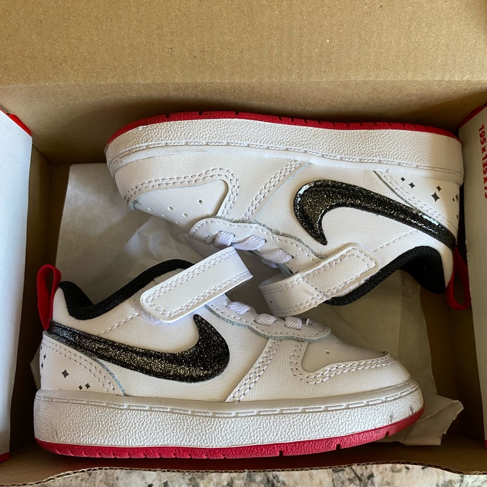 Nike toddler shoes size 6c